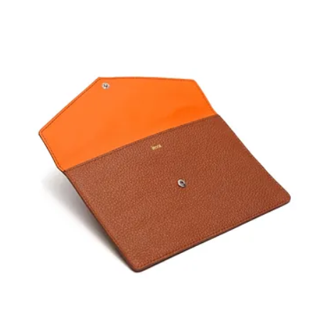 Pochette en cuir upcyclé sur mesure  -