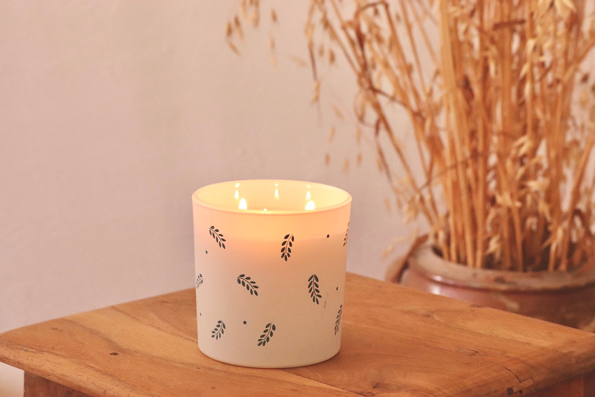 Bougie artisanale en verre blanc mat - 180 gr - 3