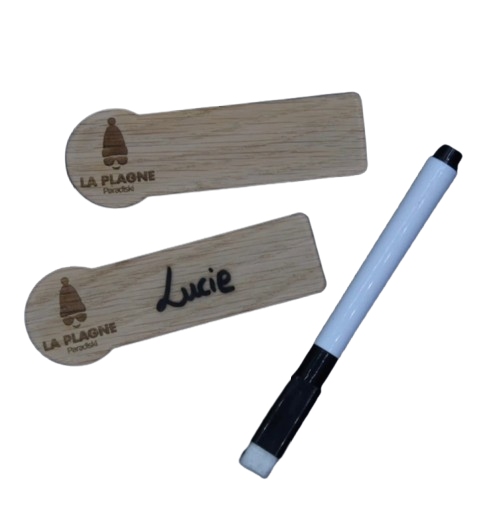 Badge aimanté et effaçable en bois