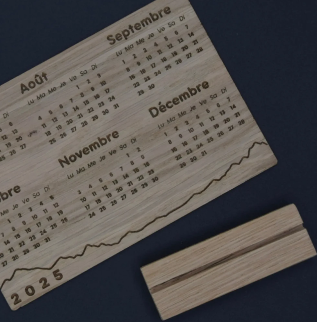 Calendrier en bois avec son socle - 4