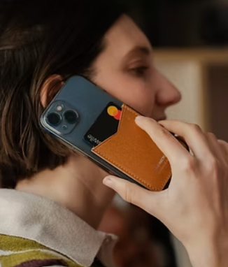 Porte-cartes adhésif pour smartphone en cuir recyclé made in France  -