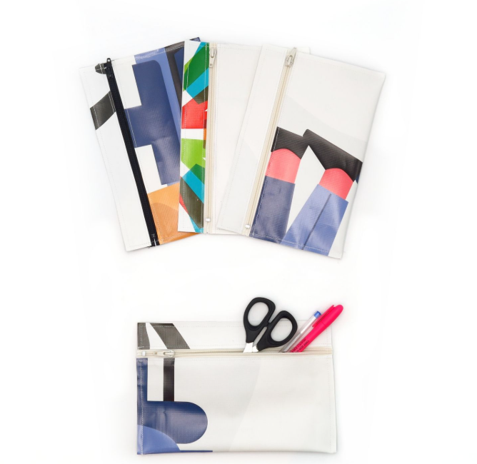 Trousse plate en bâche upcyclée