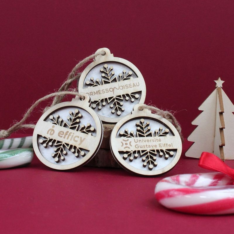 Boule de Noël en bois avec graines made in France -