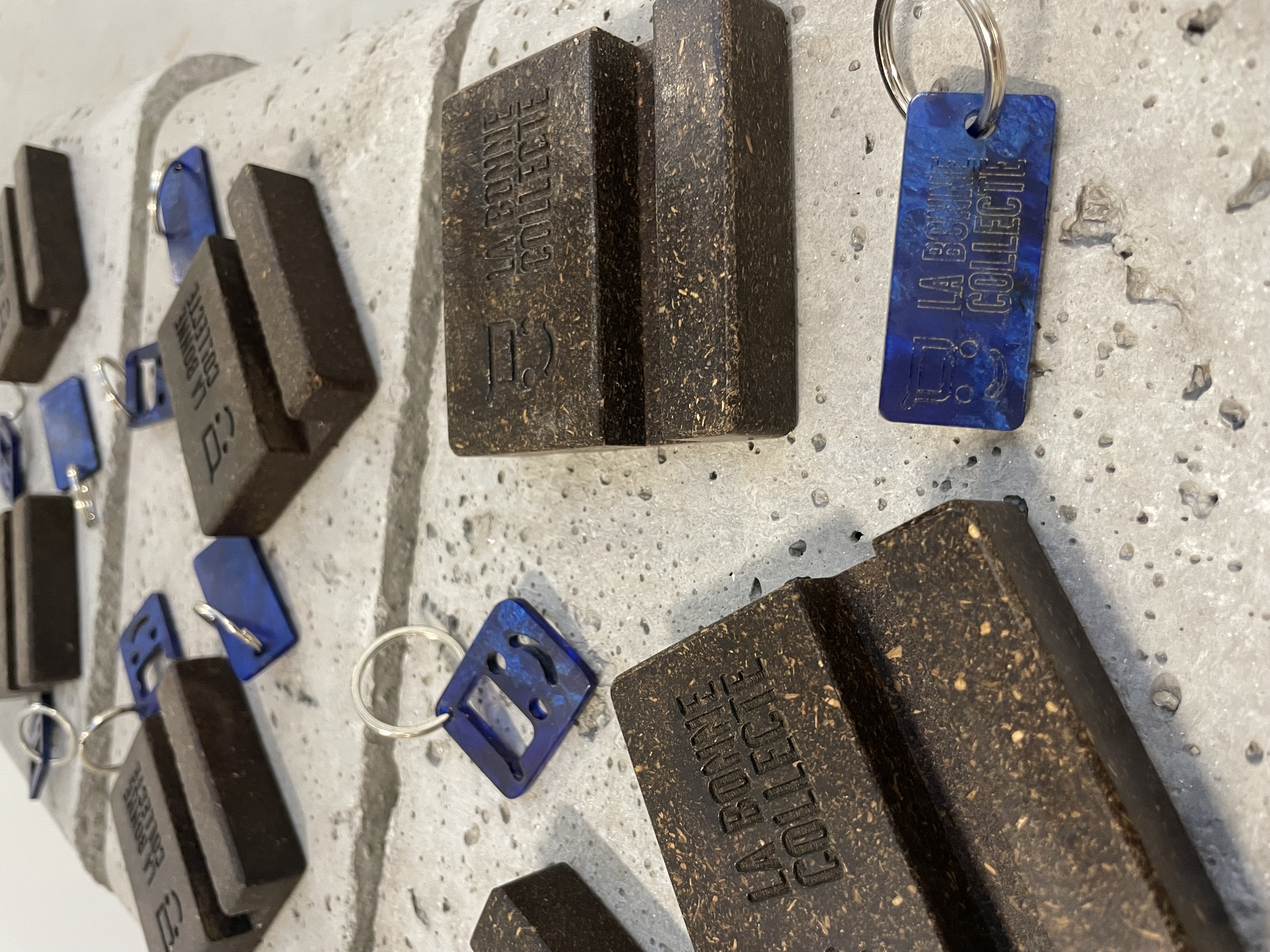 Support de téléphone upcyclé en marc de café et papier recyclé - 3