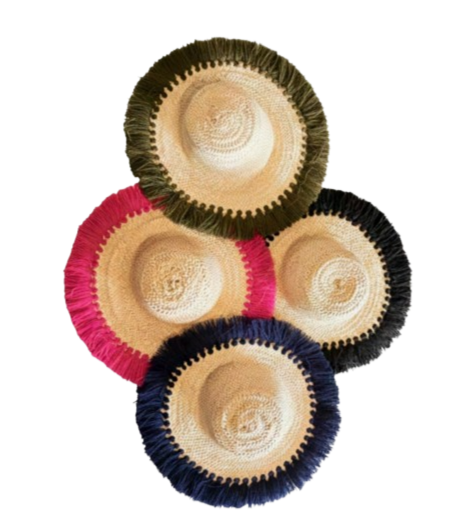 Chapeaux colorés en raphia fabriqué artisanalement au Maroc