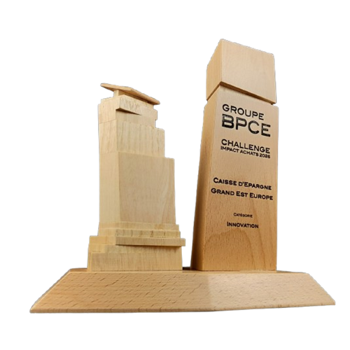 Trophée en bois de réemploi, fait dans un chantier d'insertion